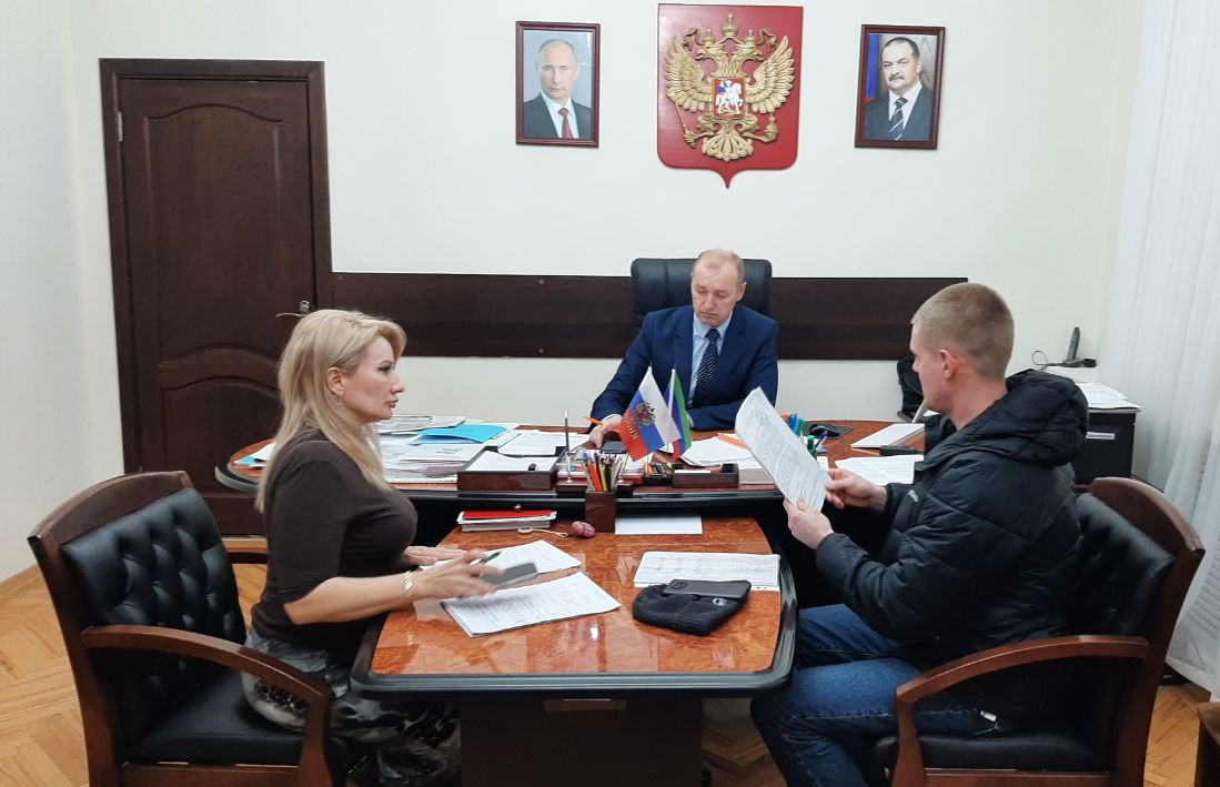 Руководитель Госжилинпсекции РД Сергей Касьянов провел еженедельный прием граждан